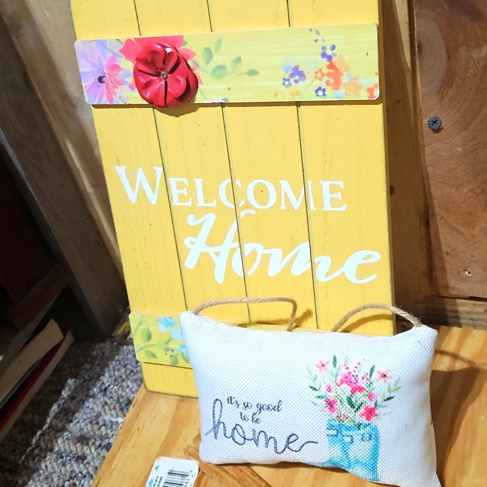 NWT Pioneer woman home picket fence sign and door hanging pillow